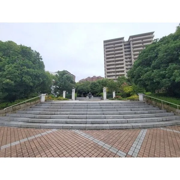 サン・ステージ緑園都市東の街五番館 マンションのメインエントランス