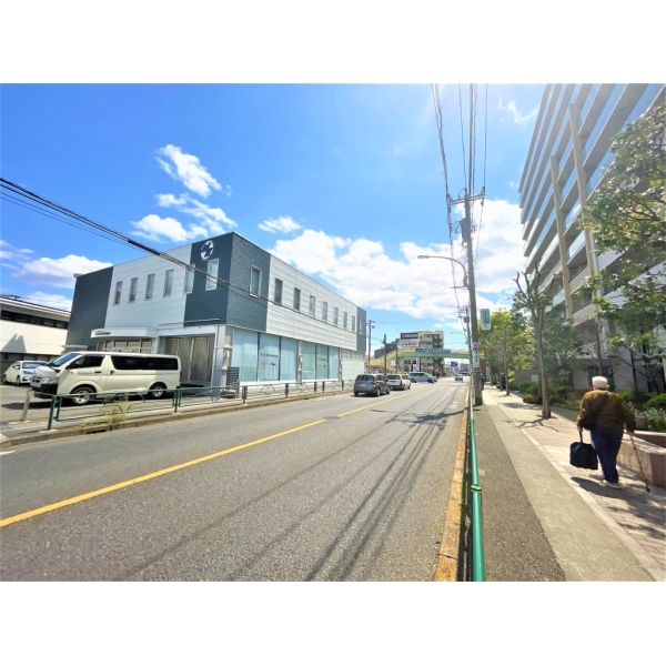 パークホームズ立川 前面道路