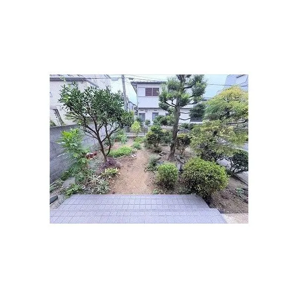 海老名市中新田3丁目 四季が感じられるお庭