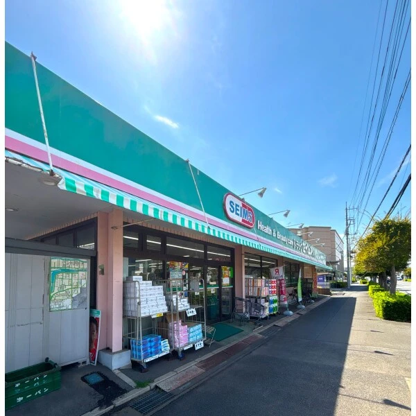 アーバンみらい東大宮東三番街第１０号棟 ドラッグセイムス深作店（ドラッグストア）まで約410m（徒歩6分）