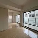 エステムプラザ京都御所ノ内REGIA DKと約5.2帖洋室は南向きバルコニーに面しています。採光面積が広く、陽光と開放感を感じる空間です。