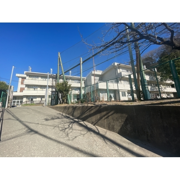 鎌倉市二階堂 鎌倉市立第二小学校（小学校）まで約1300m（徒歩17分）