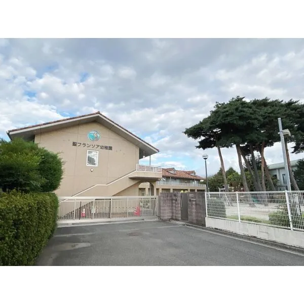 ライオンズマンション浦和皇山町 聖フランソア幼稚園(幼稚園・保育園)まで約400m(徒歩5分)