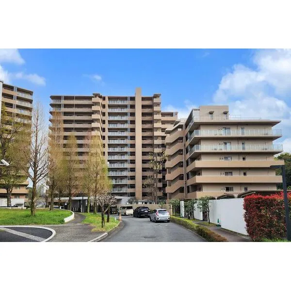 フェアヒルズ南大沢エールコート 【建物外観】東京建物（株）既分譲、２００３年築、総戸数４１４戸のビッグコミュニティ。