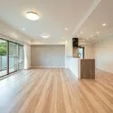 フェアヒルズ南大沢エールコート 【リビング】７階・南向きにつき陽当たり・通風・眺望良好で明るい空間を演出します。