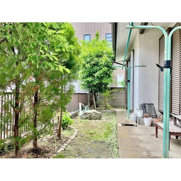 藤沢市辻堂６丁目 敷地の南東側にはお庭がございます