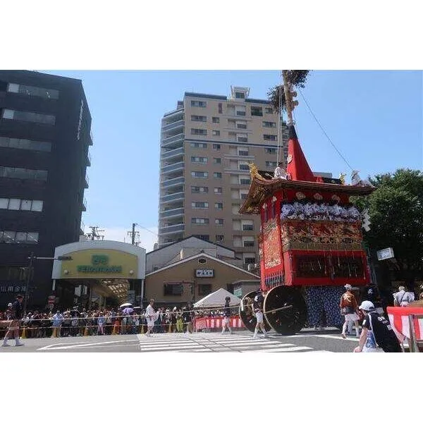 ローレルコート寺町御池 地下鉄東西線「京都市役所前」駅徒歩1分、京阪本線「三条」駅徒歩7分他、複数沿線が徒歩圏内の立地です。