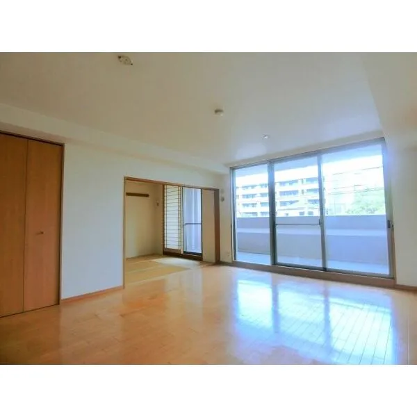 ダイアパレス芦屋浜町 家族団らんを楽しむＬＤは約13帖の広々とした空間です。