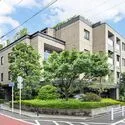 ザ・パークハウス吉祥寺 地上5階建てマンションの1階部分。階下には住戸がなく、生活音を気にすることなく暮らせます。