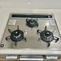 ユニハイムあびこヴェスティ 3口コンロのキッチンです。非常にきれいにお使いです！