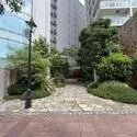 パークタワー横濱ポートサイド 植栽が施され自然の潤いを感じられます。キッチン付きの多目的ルームやゲストルームなど多彩な共用施設有。