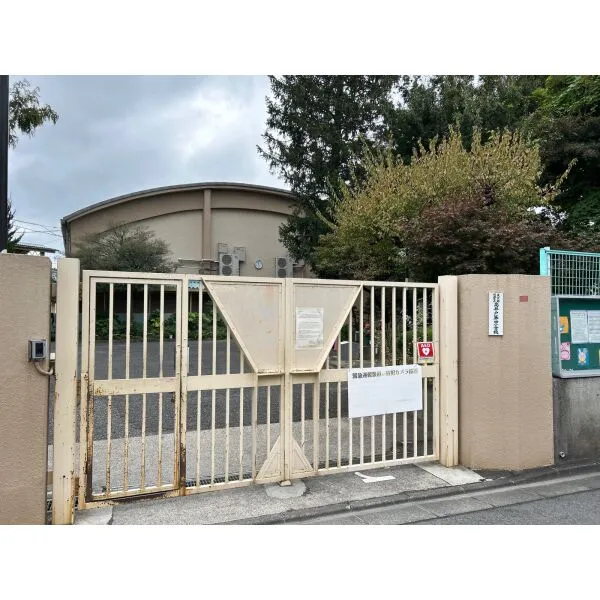 杉並区西荻南4丁目 区立高井戸第四小学校 (小学校)まで約500m(徒歩7分)