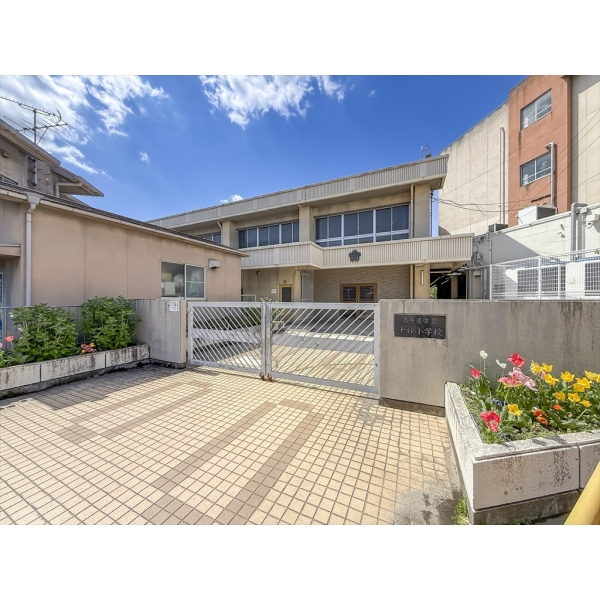 名古屋市千種区小松町7丁目 名古屋市立千種小学校(小学校)まで約960m(徒歩12分)