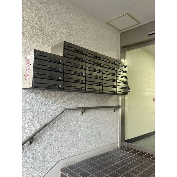 目黒ロイヤルハイツ 集合ポスト