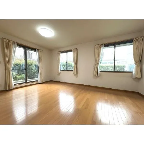 草加市吉町4丁目 リビング