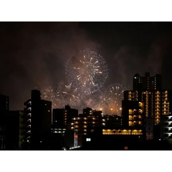 京王府中マンション 現地バルコニーより撮影。天候により花火が見えます