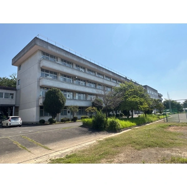 入間市扇台２丁目 市立向原中学校（中学校）まで約950m（徒歩12分）