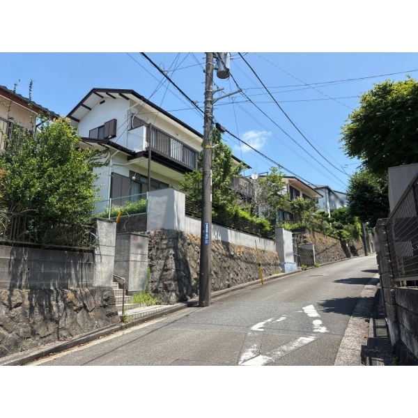 横浜市金沢区富岡西４丁目 前面道路