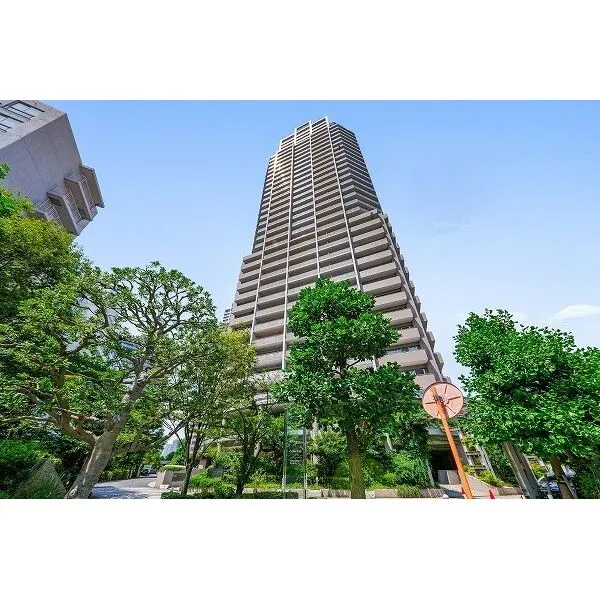 キャナルワーフタワーズＥＡＳＴ 緑が豊富なマンション敷地内です