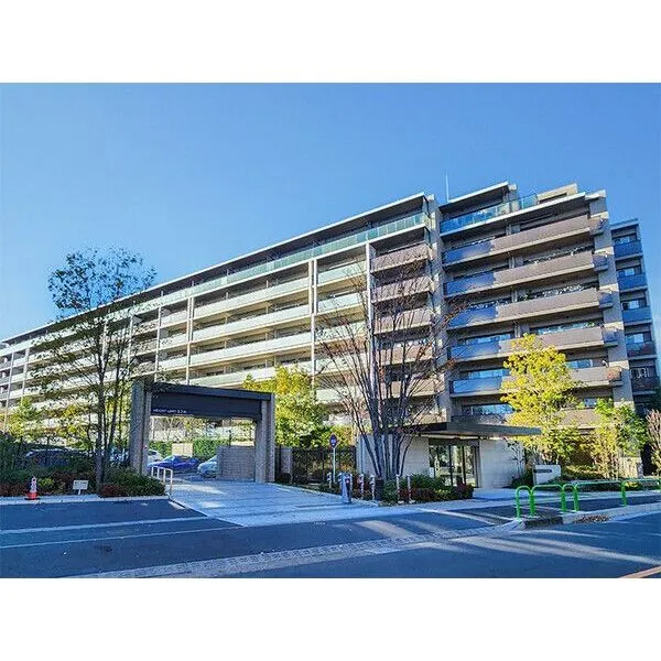 ブリリアシティ石神井公園アトラス３号棟 石神井公園駅行きバス停「ＪＡ東京あおば」、練馬区立石神井小学校最寄りの３号棟です。
