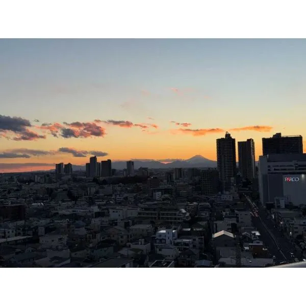 ブランシエラ浦和 眺望:夕焼けに染まる空と富士山を望む