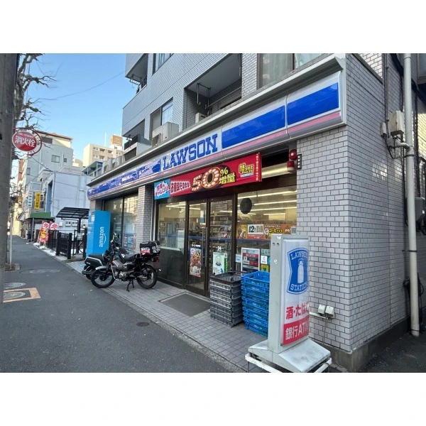 クレヴィスタ横浜関内 ローソン真金町店（コンビニ）まで約100m（徒歩2分）