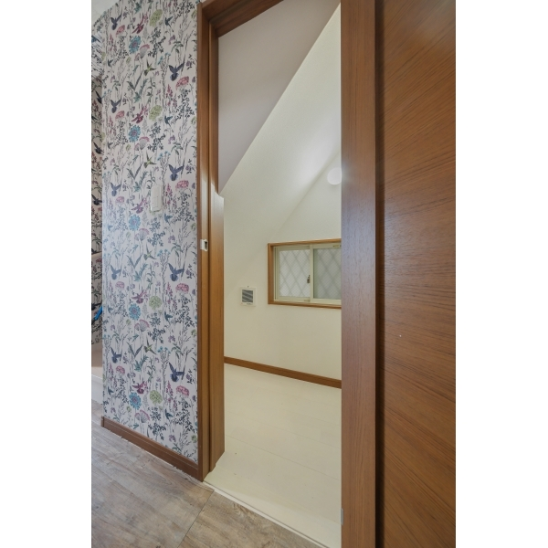 大阪市西区九条南３丁目 1階階段下収納