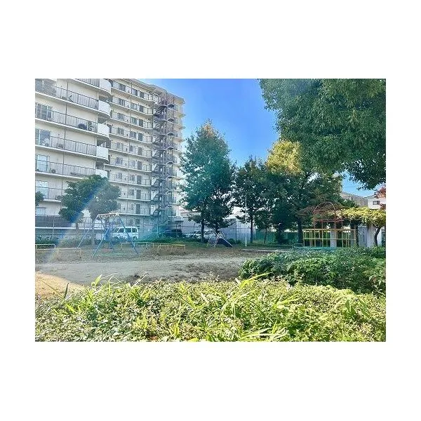 今宮スカイハイツA棟 長橋1公園まで徒歩1分(約30m)