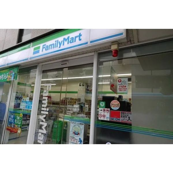 日神パレステージ吉祥寺 ファミリーマート吉祥寺平和通り店　120ｍ