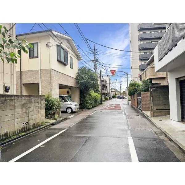 新宿区西落合4丁目 前面道路