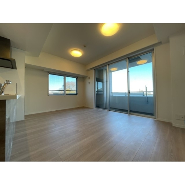 ピアースコード等々力 2面採光の明るいリビング