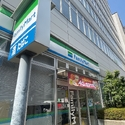 東新橋ビル ファミリーマート新橋仲通り南店（コンビニ）まで約50m（徒歩1分）