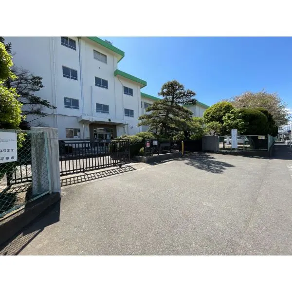 平塚市西八幡３丁目 平塚市立八幡小学校（小学校）まで約770m（徒歩10分）