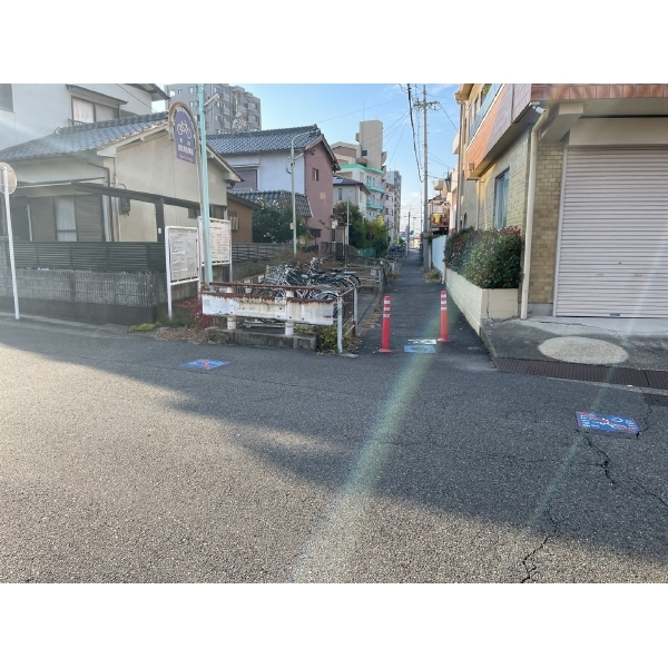 名古屋市西区市場木町 道向かい南側通路部分