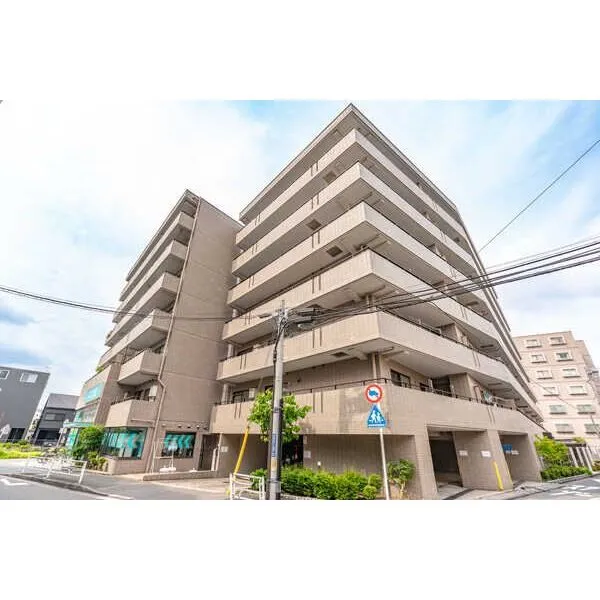 エンゼルハイム新子安 地上7階建、総戸数73戸のRC造マンション。2023年12月に大規模修繕工事が実施されています。