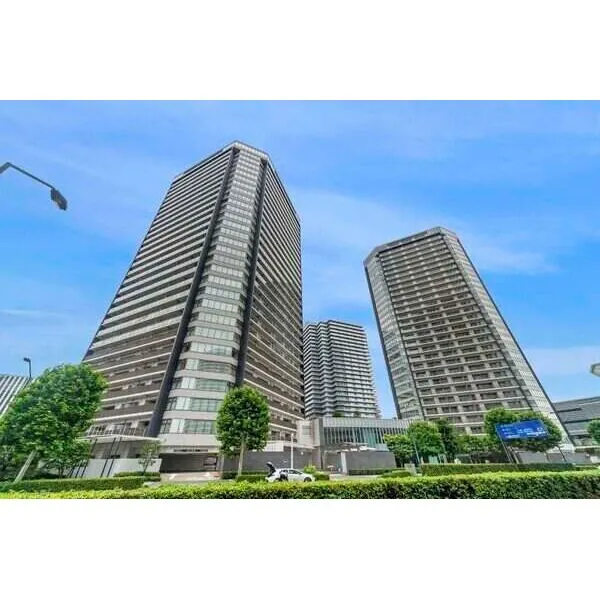 Brillia Grandeみなとみらい OCEAN＆PARK パークフロントタワーとオーシャンフロントタワーの2棟からなる、総戸数555戸のビッグコミュニティ。