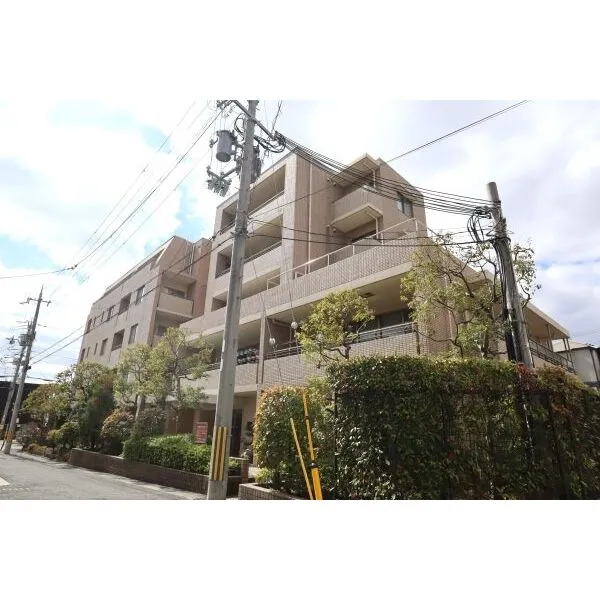 ステイツ西宮門戸レジデンス 建物は南向きと東向きの2棟構成になっております。