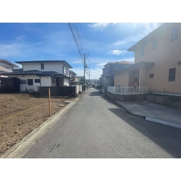 大和市上和田 前面道路2区画全景