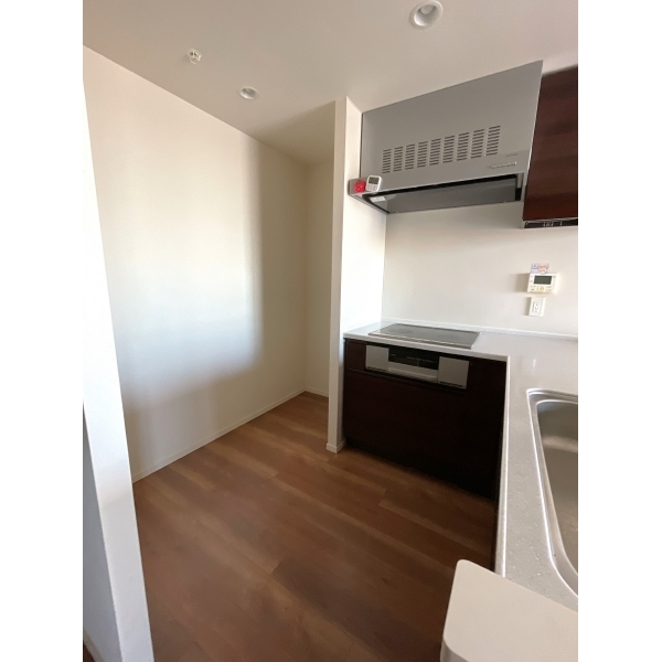 リヴァリエC棟 ※家具・調度品は価格に含まれません。