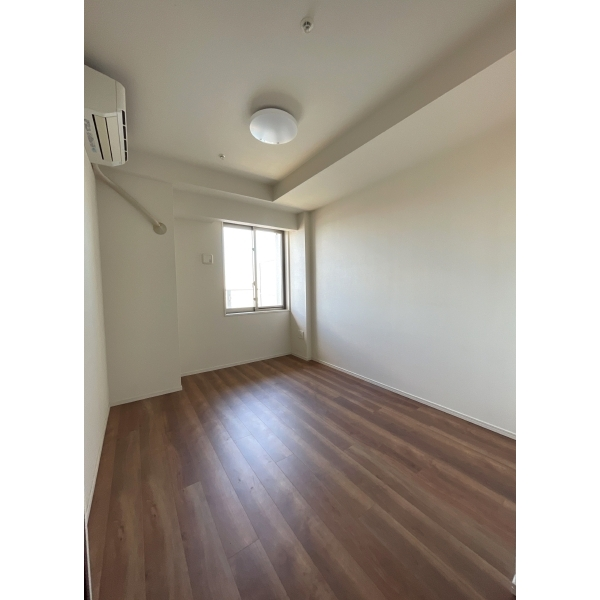 リヴァリエC棟 北西側洋室※家具・調度品は価格に含まれません。