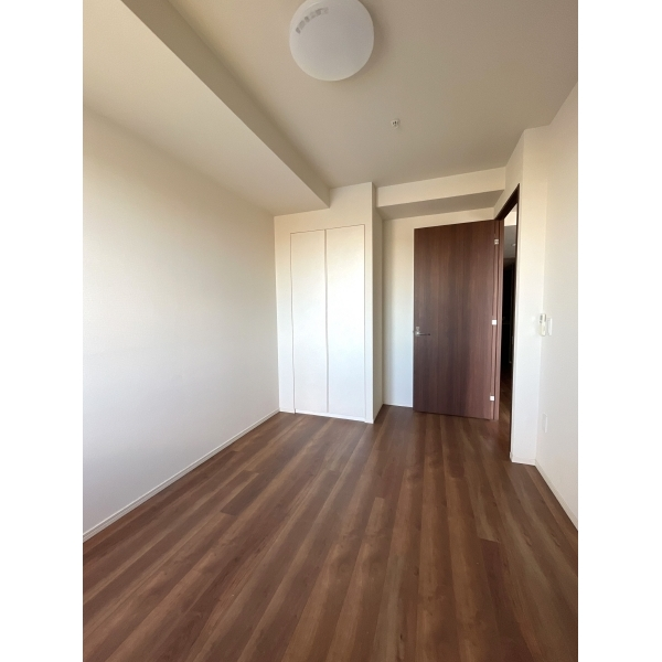 リヴァリエC棟 北西側洋室