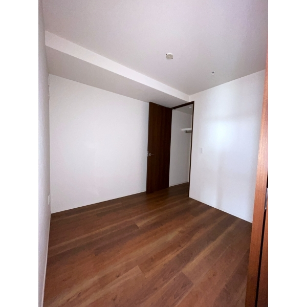 リヴァリエC棟 北東側洋室