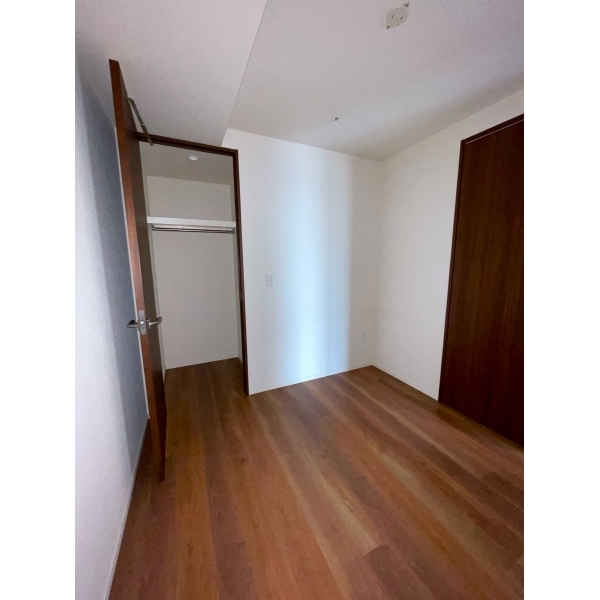 リヴァリエC棟 北東側洋室