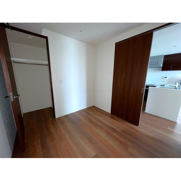 リヴァリエC棟 北東側洋室