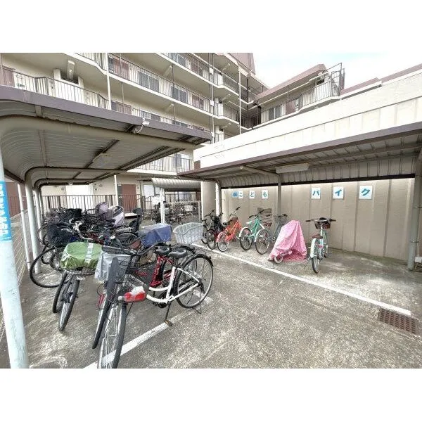 高津スカイハイツ 自転車置き場