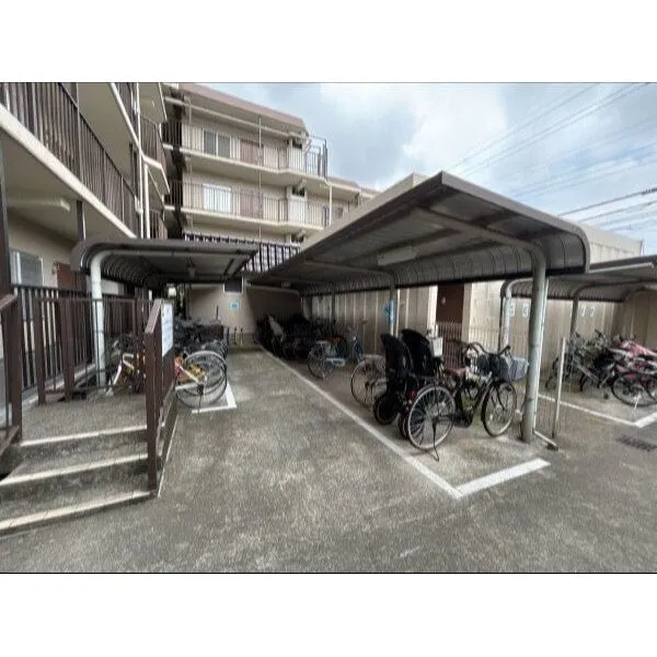 高津スカイハイツ 自転車置き場