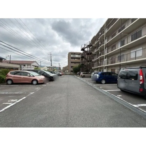 高津スカイハイツ 駐車場