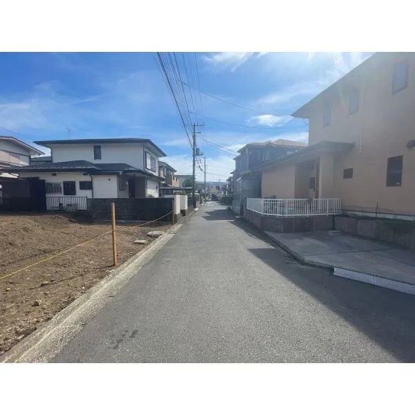 大和市上和田 前面道路2区画全景