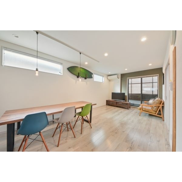 大阪市中央区上本町西２丁目 白を基調としたLDです。※調度品は価格に含みません。