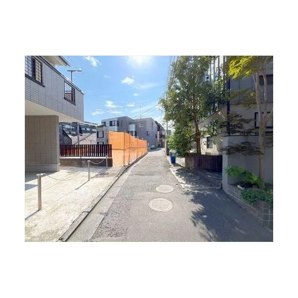 渋谷区鉢山町 前面道路(2026年9月撮影)